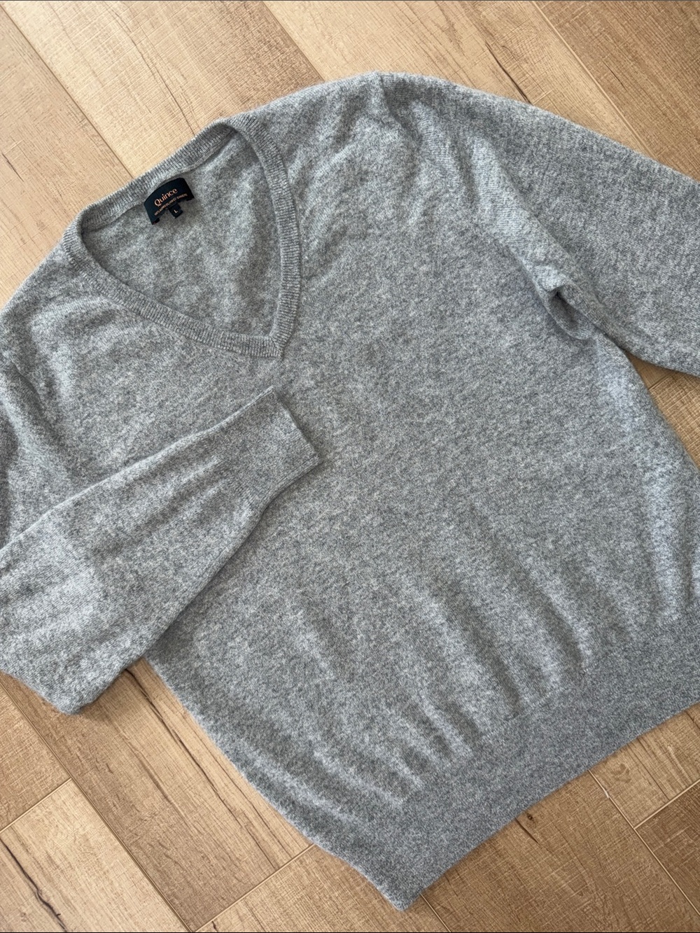 Quince Women’s 100% Mongolian Cashmere V neck Grey Heather Sweater-Large